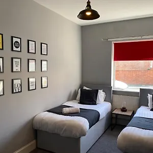 https://spacious-homely-house-in-newcastle-situated-in-a-quiet.hotels-newcastle-upon-tyne.com